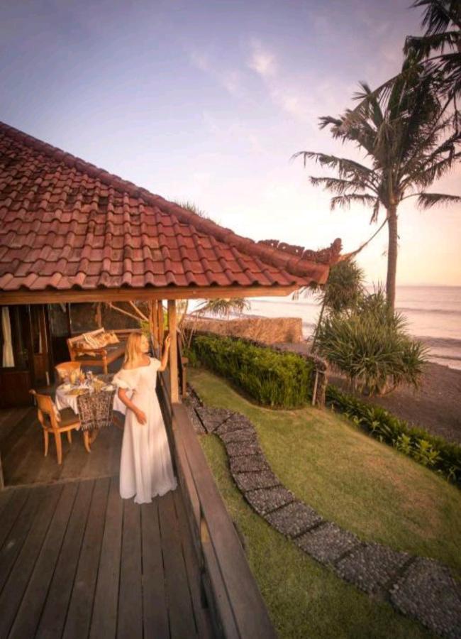 Secret Moon Beach House Jasri Buitenkant foto
