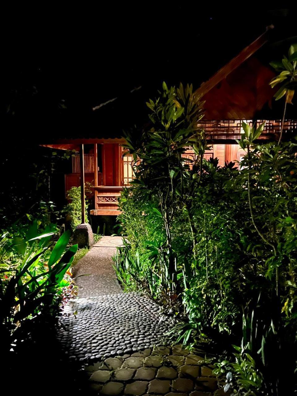 Secret Moon Beach House Jasri Buitenkant foto